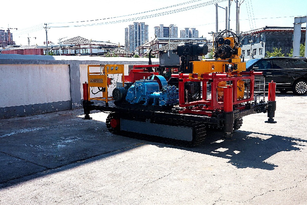 ZDY1000L型自行履帶鉆機